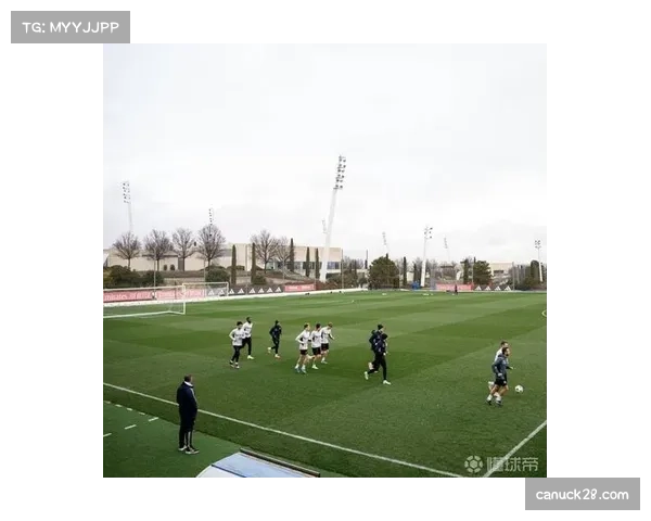 赛前最后一练，勒沃库森全队氛围轻松